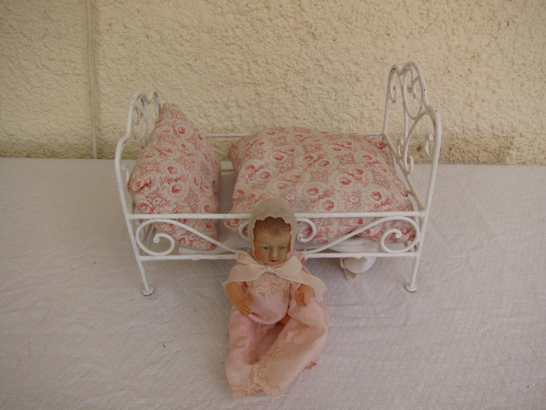 Bambole: Puppenbett mit Celluloid Püppli – Usato da Regensdorf venduto da Eri8057 3