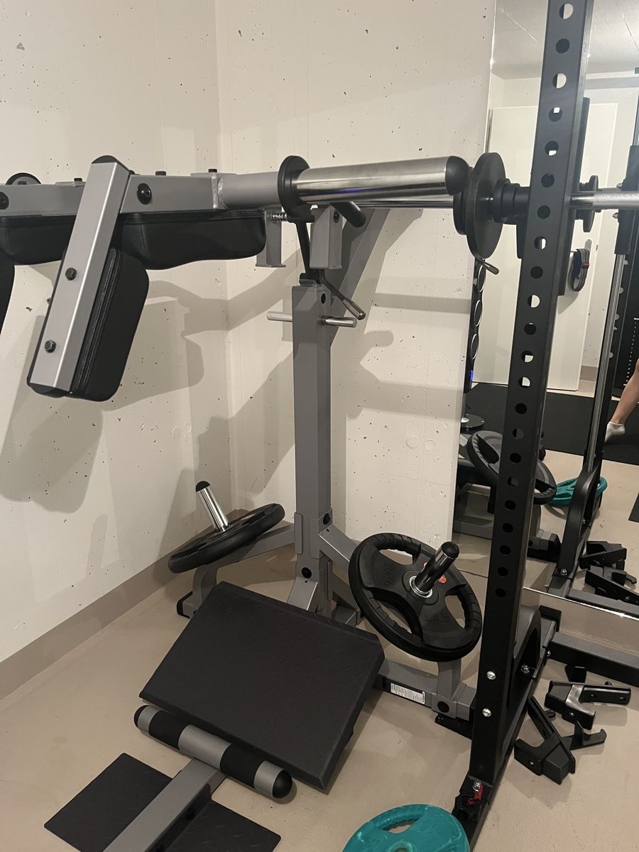 Vélos d'appartement: Body Solid SQUAT Machine – Neuf (Voir description) à Dietikon par Berry2407 5