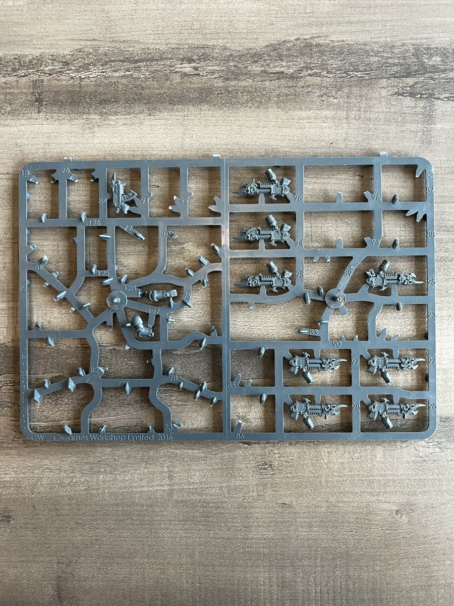Giochi: Warhammer 40k/Horus Heresy Gussrahmen/Bits Set 1 – Usato da Läufelfingen venduto da stephiesheena 3