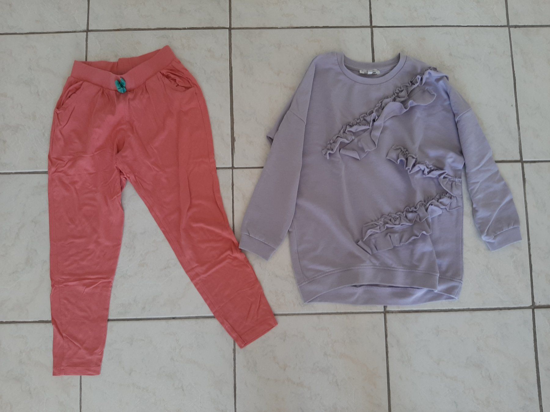 Lotti & Set di vestiti: Kleiderpaket gr 128 – Usato da Brissago venduto da lucabell 2