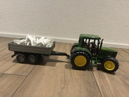 Traktor John Deere mit Anhänger Spielzeug gebrauchter Zustan