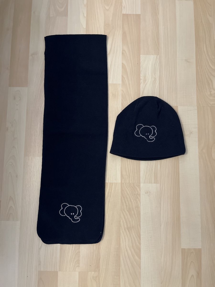 Foulard & Sciarpe: Fleece Hat & Scarf Set With Elephant Design – Usato da Emmenbrücke venduto da vic_nx9v