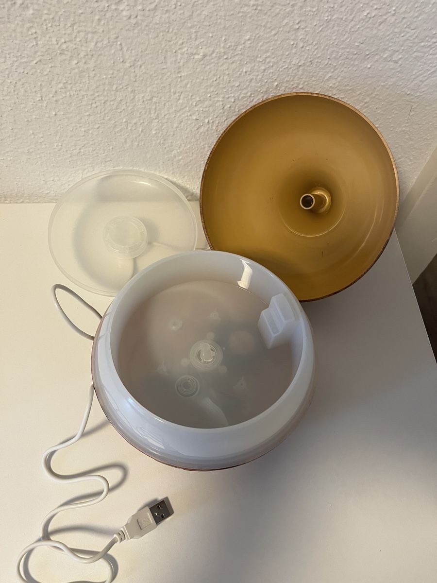 Diffusori di oli essenziali: Aroma Diffuser CHI hellbraun mit Ölen – Nuovo (secondo la descrizione) da Schüpfen venduto da Bella1. 9