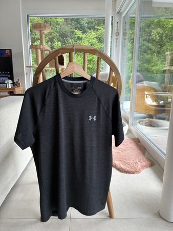 Under armour black T-shirt M