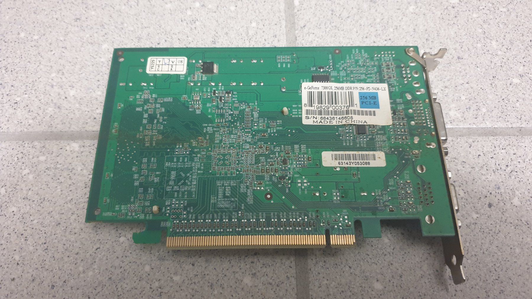 Nvidia Cartes graphiques: NVidia GeForce4 (e-GeForce 7300GS) – D'occasion à Stäfa par Supertramp73 1