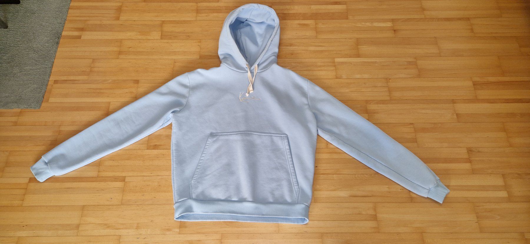 Maglioni & Felpe: Karl Kani Kapuzenpullover - Gr. S Hellblau – Nuovo (secondo la descrizione) da Kollbrunn venduto da Bobibau