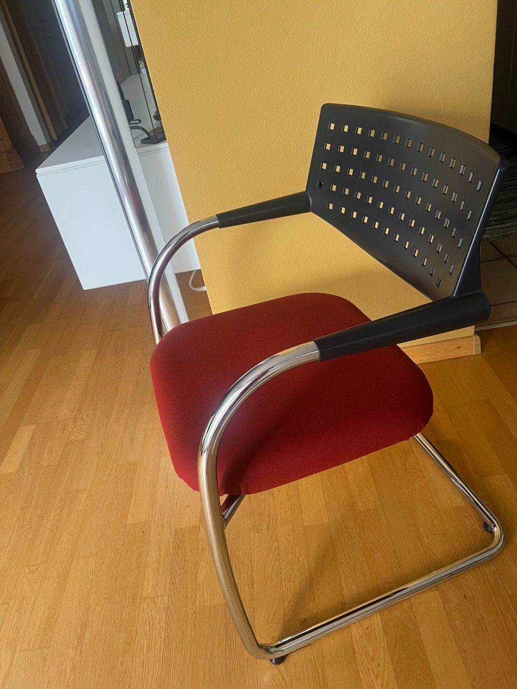 Vitra Stühle: 4 originale Vitra vis à vis Freischwinger Stühle – Gebraucht aus Zürich von delize 4