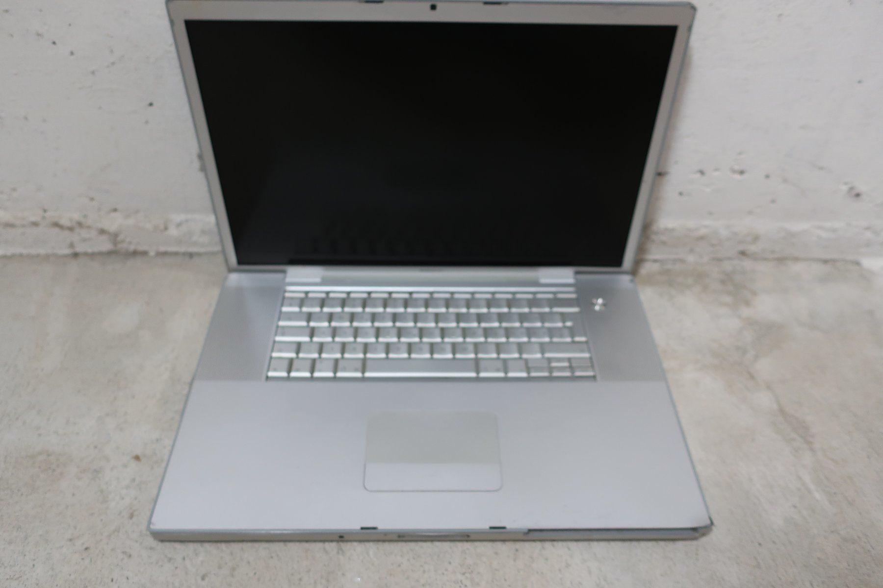 Apple Notebooks: HEUTE 2007 Apple Mac Book Pro A1229 17" DEFEKT – Defekt aus Zürich von dnk_nrd8