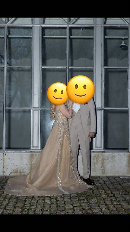 Kleider: Elegantes Abendkleid / Ballkleid  Grösse 38 – Gebraucht aus Aarburg von ktu_zm5p 1