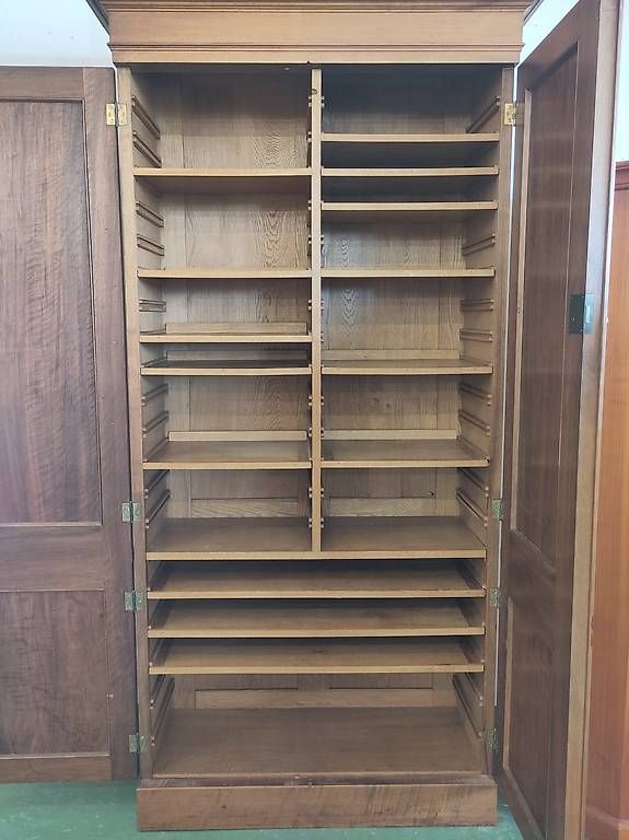 Armadi: Antiker Schrank mit Regalen – Usato da Pratteln venduto da Cartonsducoeur_bl 1