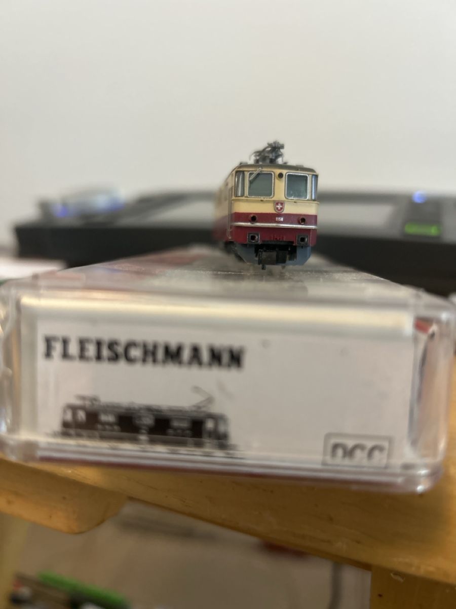 Fleischmann Modelleisenbahnen: Fleischmann Re 4/4 II TEE N – Gebraucht aus Basel von 19schlitzohr66 2