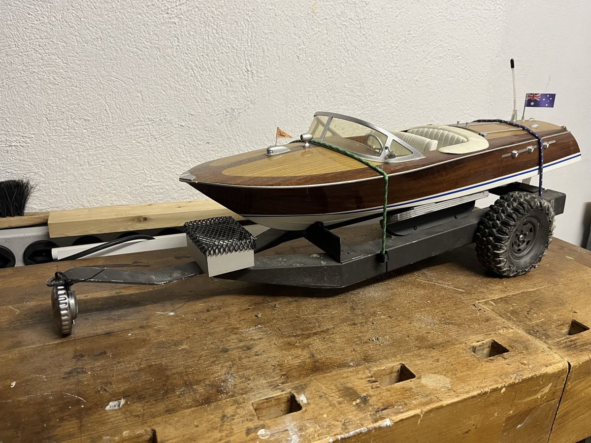Axial Modellismo RC: 2 Crawler Axial mit Boot und Trailer  – Usato da wolfhausen venduto da wolfhausen 3