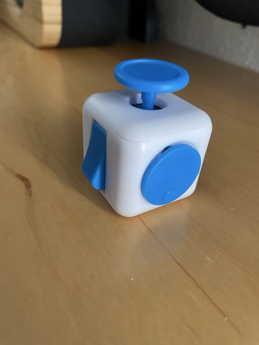 Giocattoli: Cubo antistress bianco e blu  – Usato da Bioggio venduto da lur_66sm 2