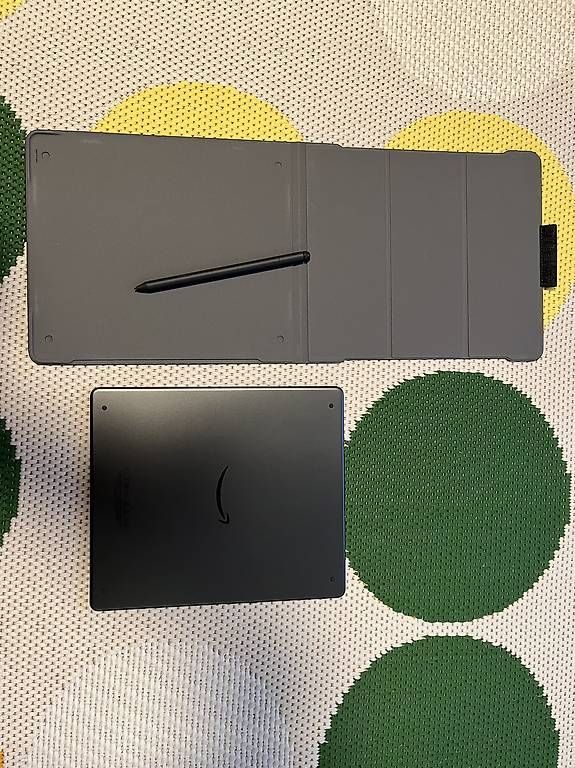 Amazon Tablettes PC: Kindle Scribe 32GB  inkl. Stift und Hülle – D'occasion à Kerns par Platypus2 1