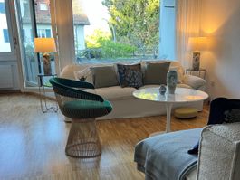 Beautiful White Vintage Sofa in good condition