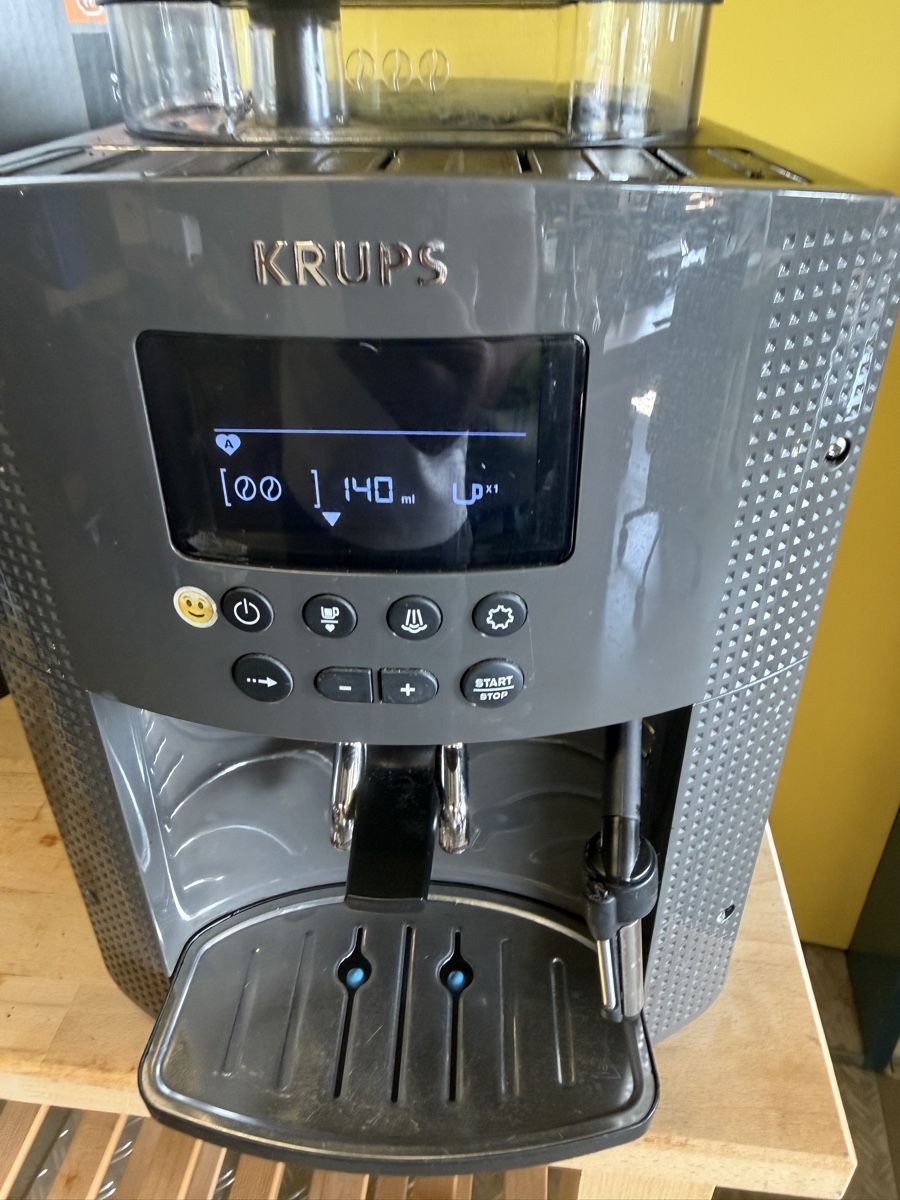 Krups Macchine per caffè & Macchine per espresso: Krups EA8100 Kaffeevollautomat gebraucht mit OVP – Usato da Strengelbach venduto da RaenAntikDesign 6