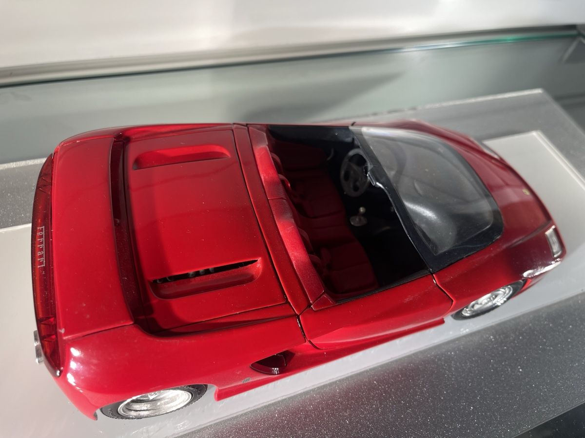 Revell Modellini d'auto: Ferrari Mythos Modellauto 1:18, Revell – Usato da Siebnen venduto da speedy63 6