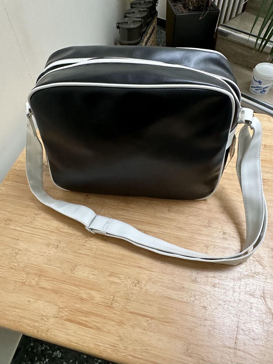 Lonsdale Borse: Lonsdale Schulter-Tasche – Usato da Steffisburg venduto da PatrickB02 2