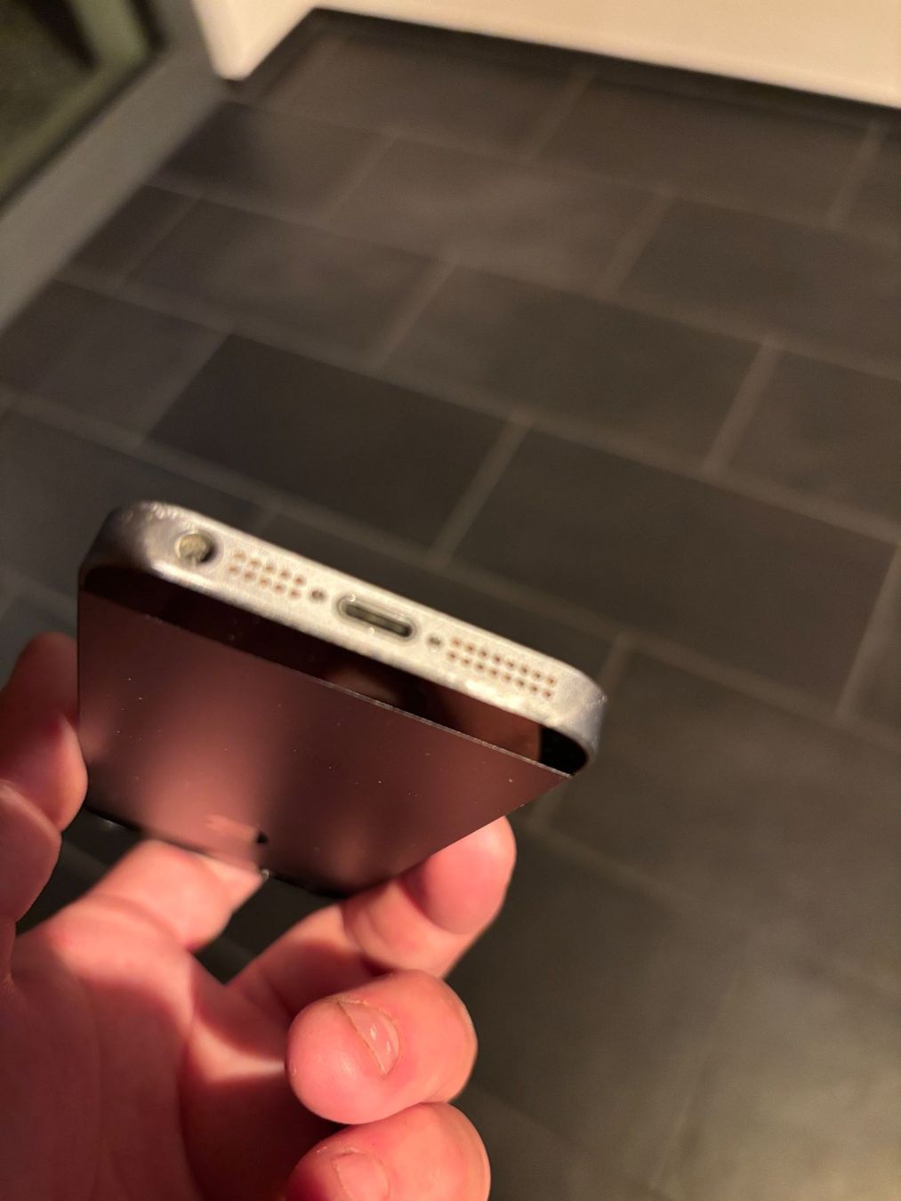 Apple Portables: iPhone SE 64GB Silber Displaybruch defekt – Défectueux à Sonnental par sunnyside_m 3