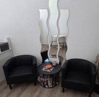 2 Cocktailsessel mit Drahtkorbtisch