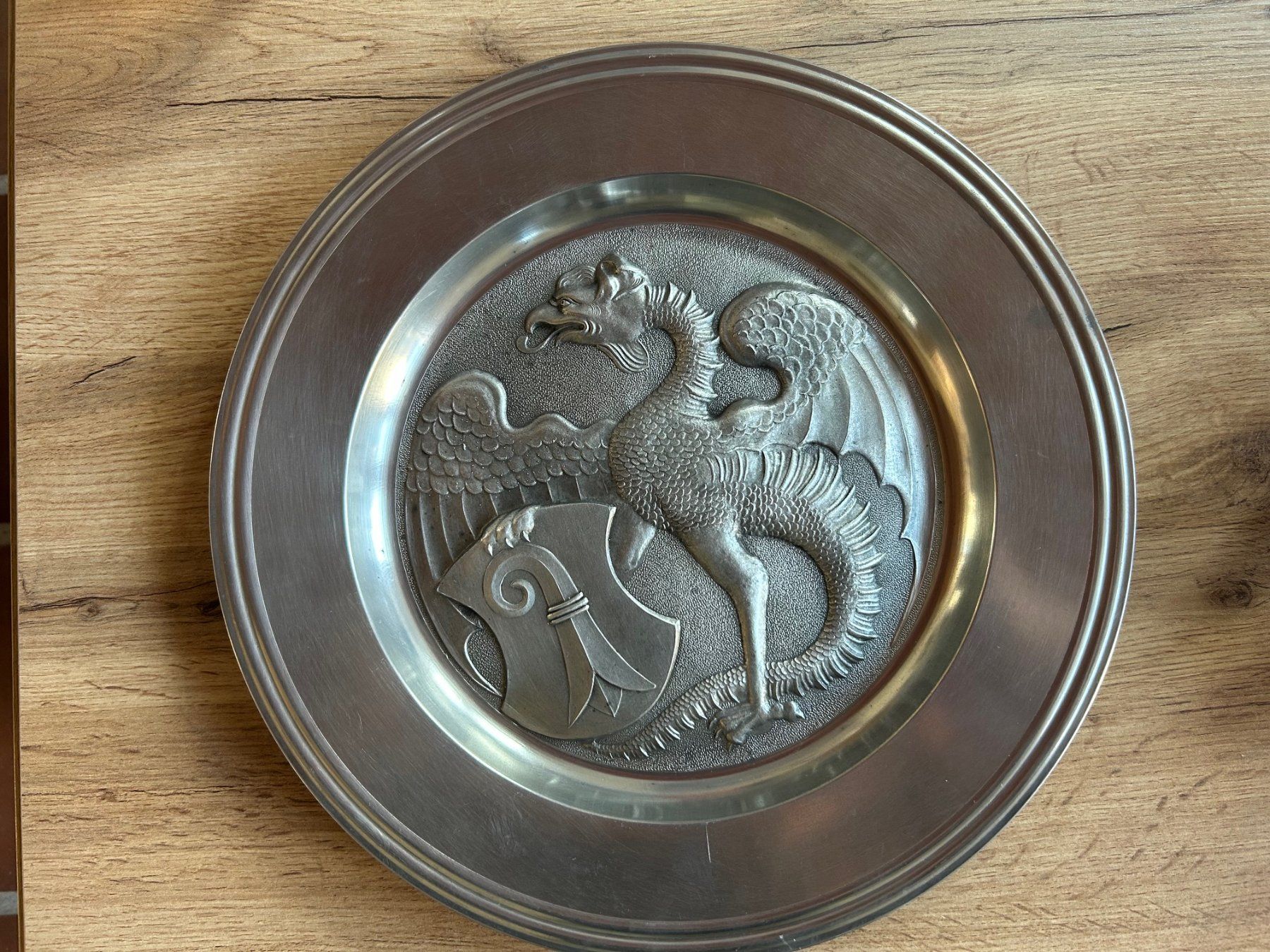 Tutte le decorazioni: Zinnteller Basilisk-Drachen – Usato da Binningen venduto da Kilini
