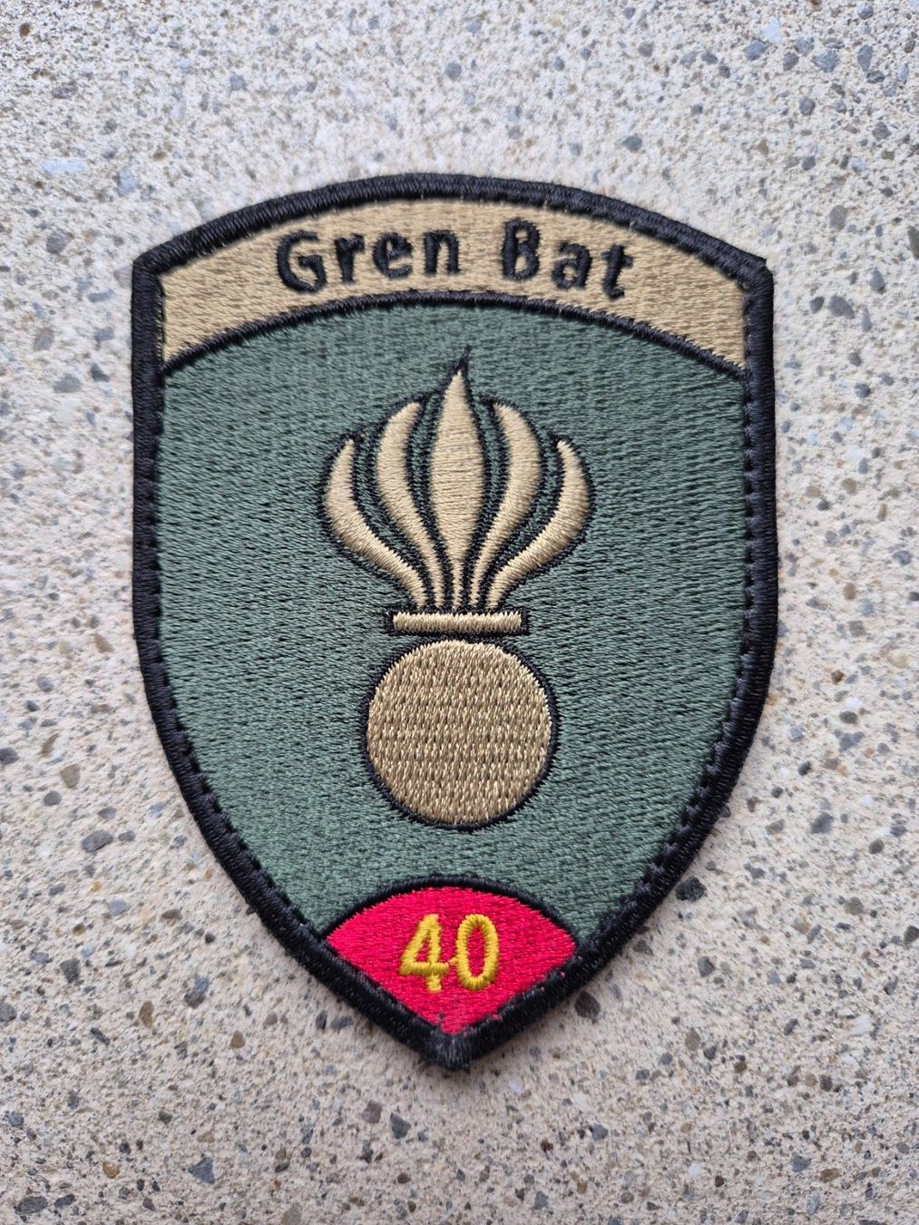 Schweizer Armee Placchette & Badge: *** Badge Gren Bat 40 mit klett *** – Nuovo e nell'imballaggio originale da Riedholz venduto da fr_sIruP