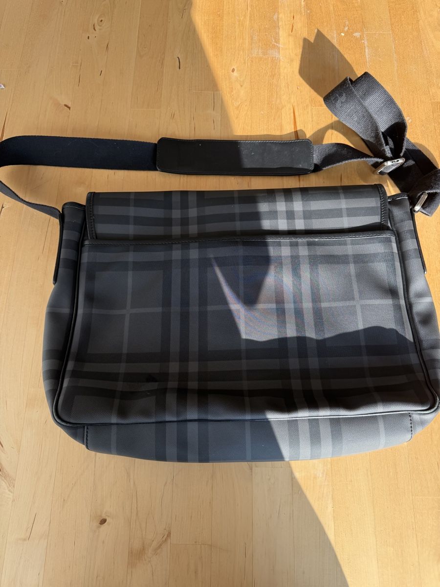 Burberry Sacs: Burberry Messenger Bag Check Pattern Black – D'occasion à Zürich par aus_r2dq 2
