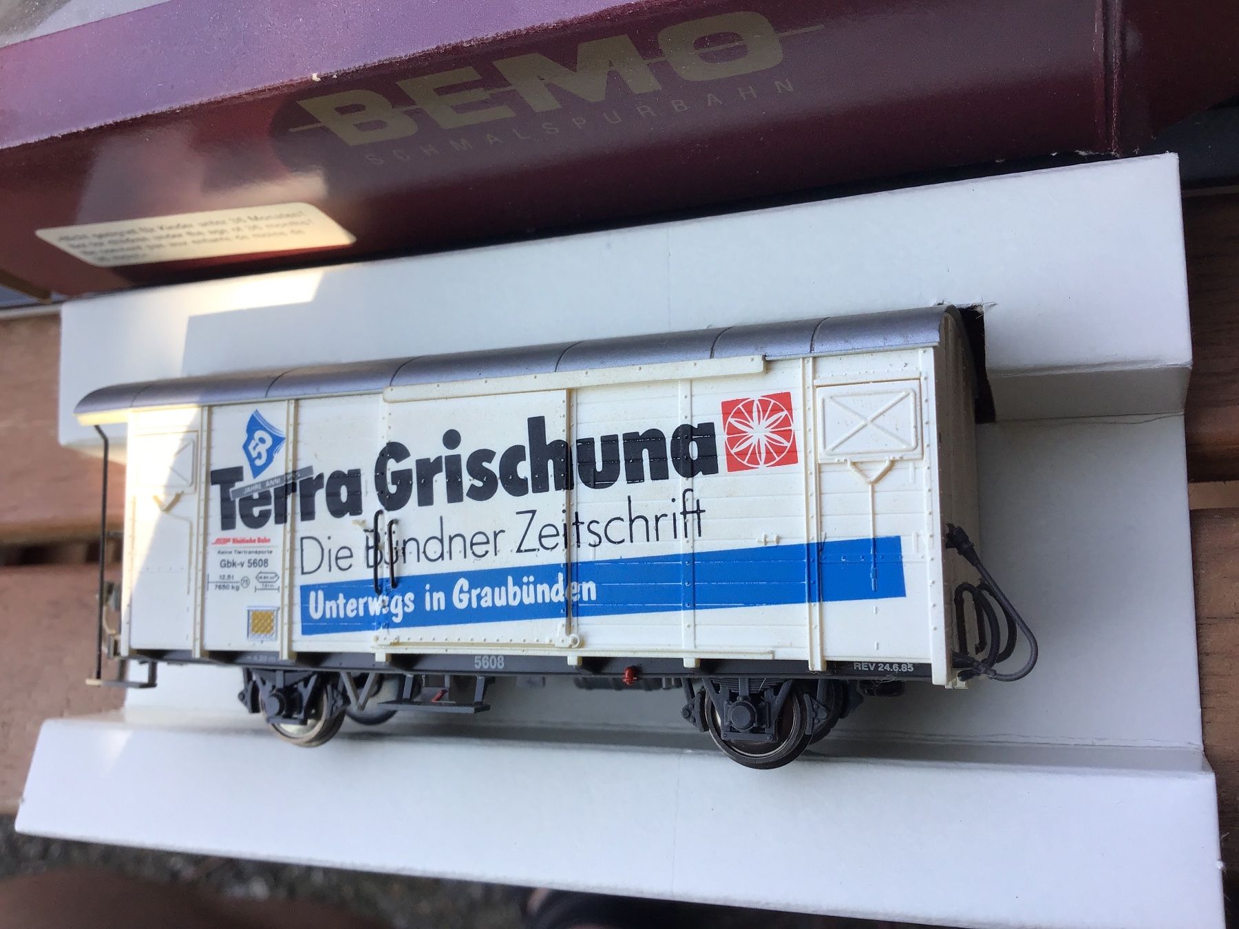 Bemo Modelleisenbahnen: BEMO H0e Güterwagen "Terra Grischuna" – Gebraucht aus Männedorf von Modell-Spezialisten 1