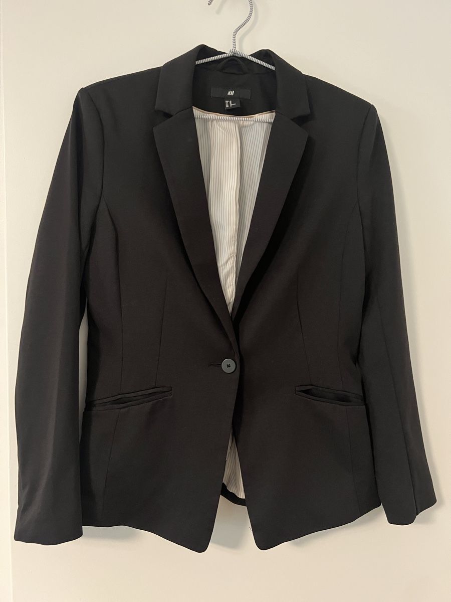 H&M Completi & Tailleur: H&M Blazer schwarz (Gr. 40) – Usato da Winterthur venduto da mel_wy
