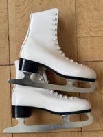 Schlittschuhe, aus 60er Jahre. Gr.39 Weiss. Als Dekoobjekt.