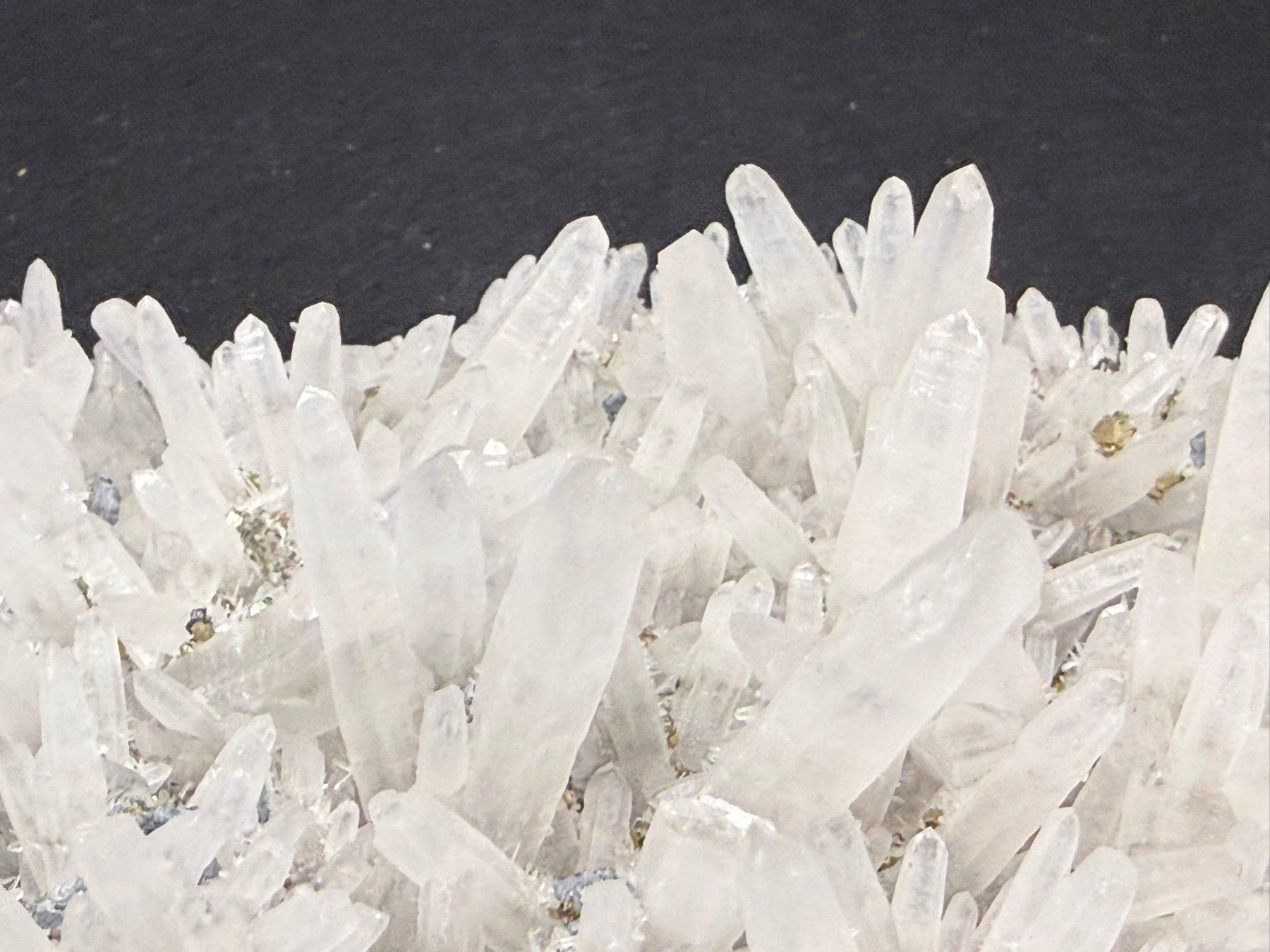 Minerali & Pietre curative: Pyrit auf Quarz – Usato da Schinznach Bad venduto da Demerald 4