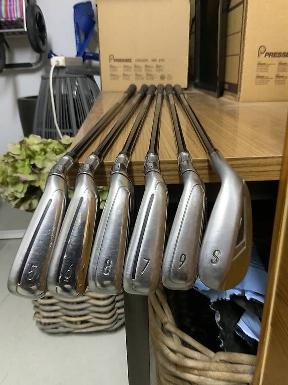 Taylor Made Clubs & Sets: Golf Taylor Made RH Eisenset + Driver Inesis – D'occasion à Hergiswil NW par Hhans1