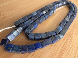 Lapislazuli Würfel- facettiert ca. 3,5mm. Strang