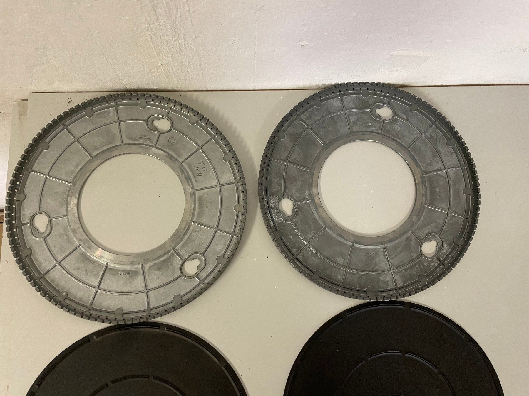 Thorens Plattenspieler: 2 plateaux Thorens 104 – Gebraucht aus La Croix (Lutry) von netrajet 2