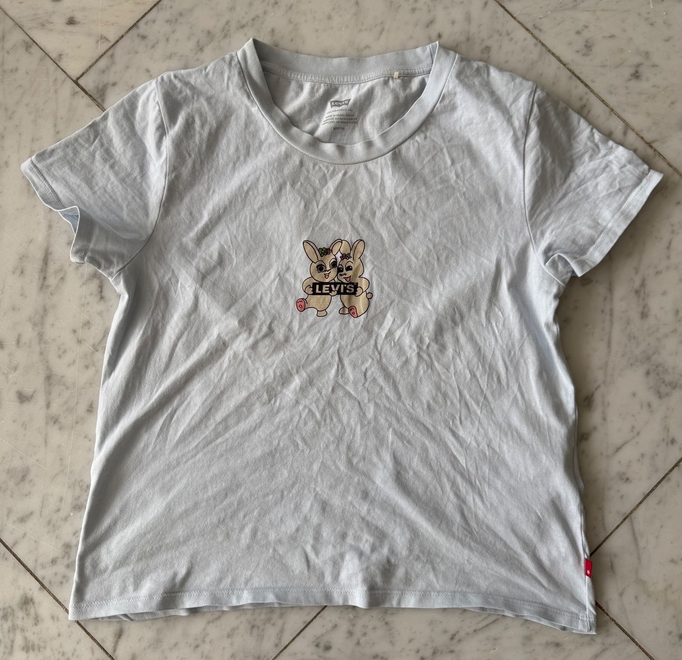 Levi's T-shirt: Levis Shirt hell blau mit Hasen Print Grösse 36 – Usato da Seewen SO venduto da HappyHappyHappy