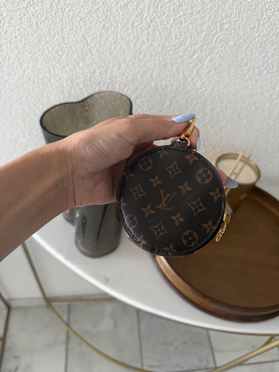 Louis Vuitton Borse da donna: Louis Vuitton round pouche – Nuovo (secondo la descrizione) da Winterthur venduto da JetiD 1
