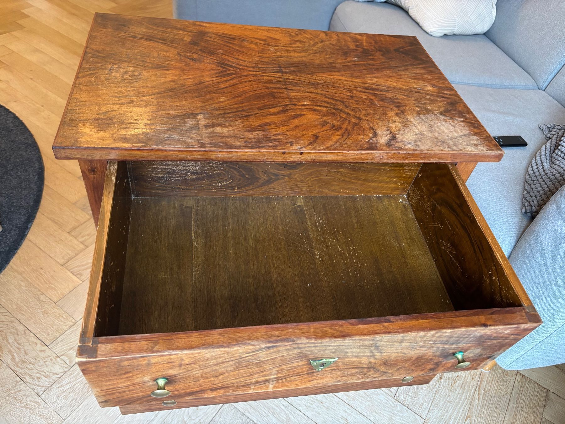 Commodes: Antike Biedermeier Kommode, Nussbaumholz – D'occasion à Bern par geb_hyp6 2