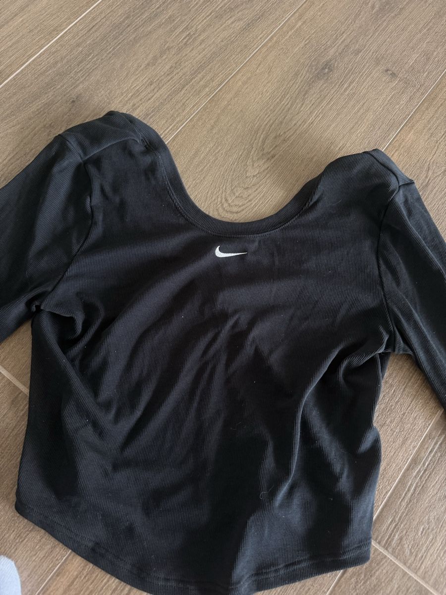 Nike Top: Nike cropped top – Usato da Zürich venduto da Bellinka23 1