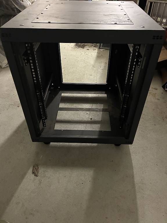 Racks & Cavalletti: Rack apw per switch o server – Usato da Muzzano venduto da G.Raffaello 1