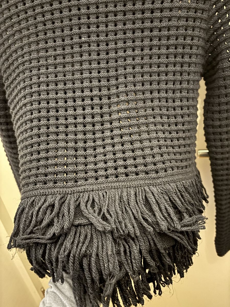 Zara Pullover & Sweatshirts: Zara Pullover mit Fransen / Lochmuster Gr.L – Neu (gemäss Beschreibung) aus St. Gallen von heartbug 2