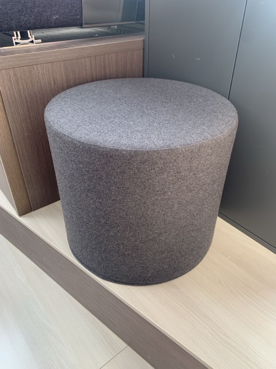 Softline Hocker: Softline - Drum Hocker / Beistelltisch Dunkelgrau – Neu (gemäss Beschreibung) aus Binningen von clematis82