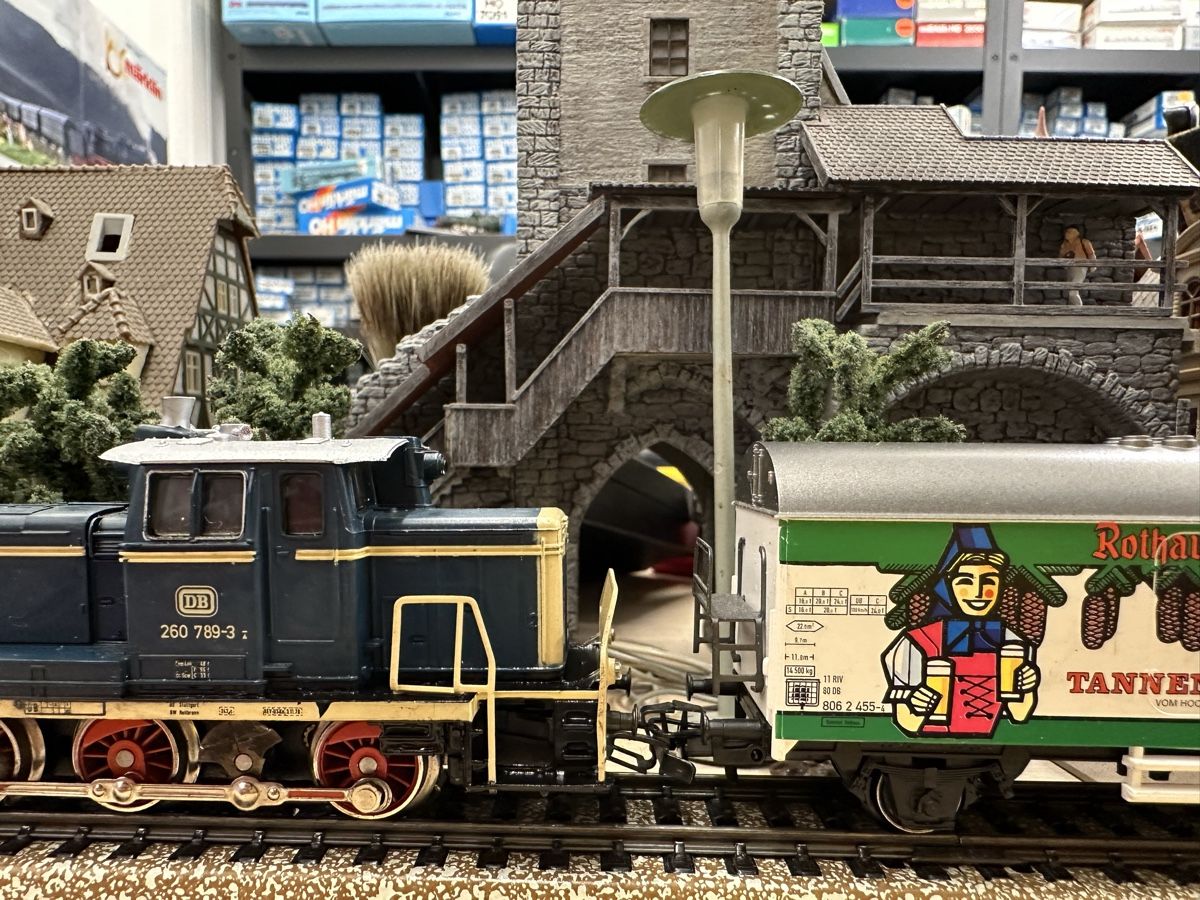 Märklin Modellini di ferrovie: Märklin 3141 DB BR 260 Bierzug – Usato da Lupsingen venduto da New-Haven 1