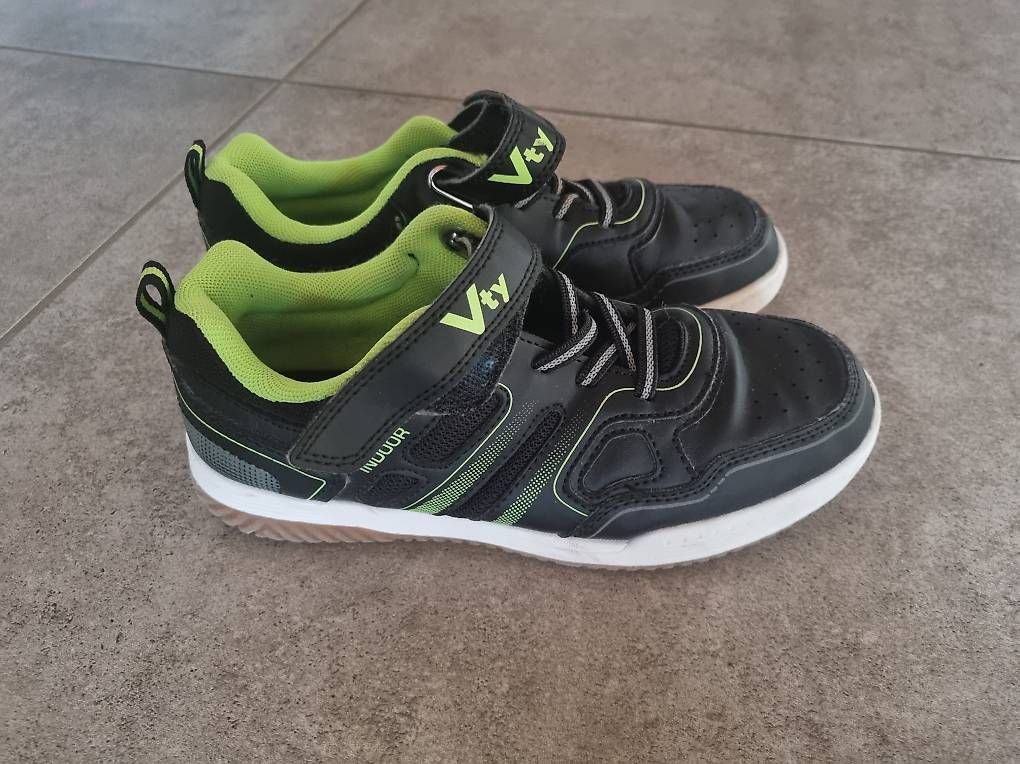 Schuhe für Jungen: Turnschuhe Grösse 34 – Gebraucht aus Dieterswil von dan_66dw