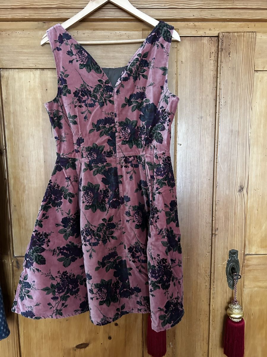 Nile Vestiti: Samtkleid Nile 38 – Usato da Winterthur venduto da Sunshineandrain 1