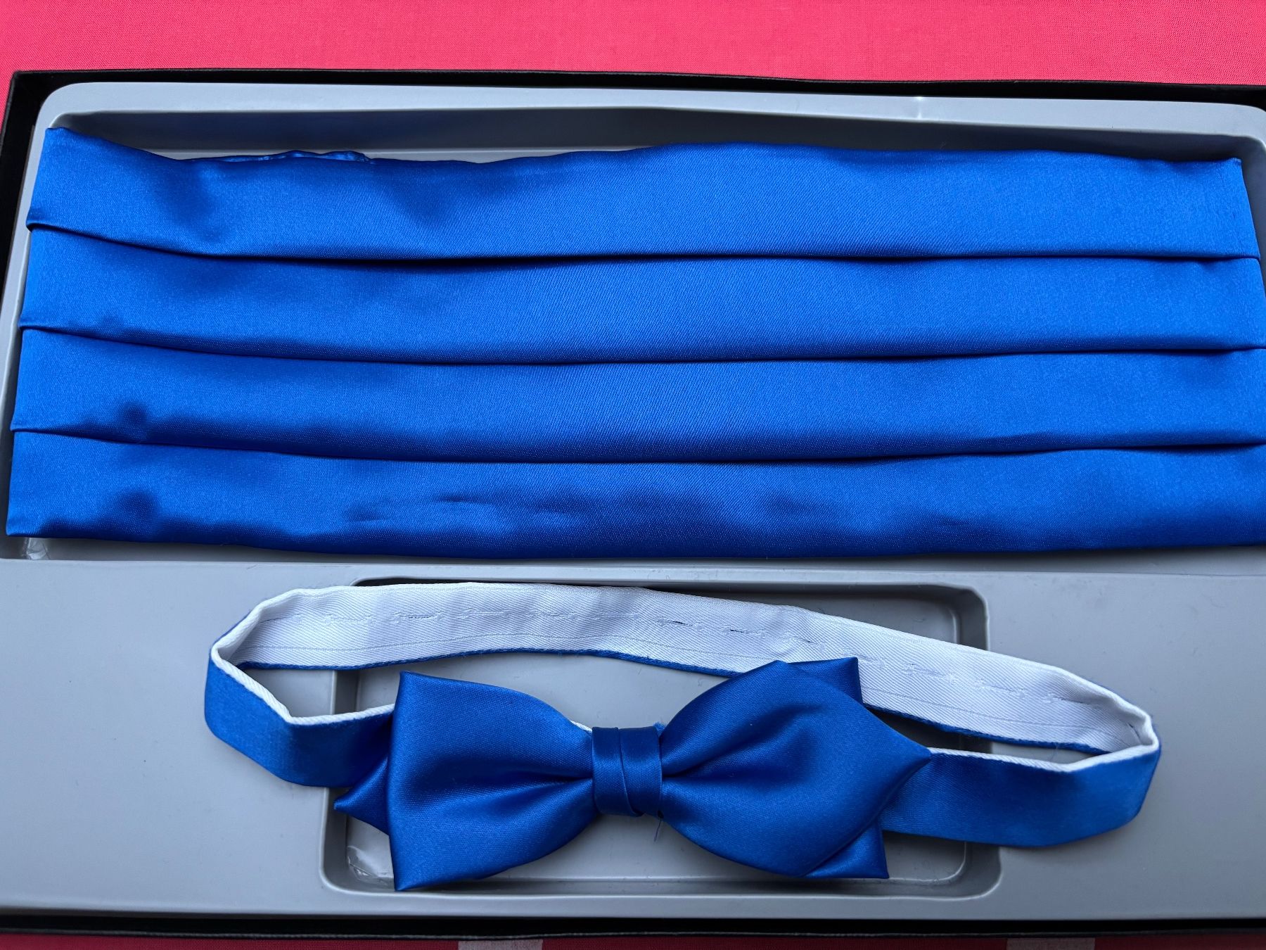 Krawatten: Set Kummerbund und Fliege royalblau – Gebraucht aus Balsthal von Uroby