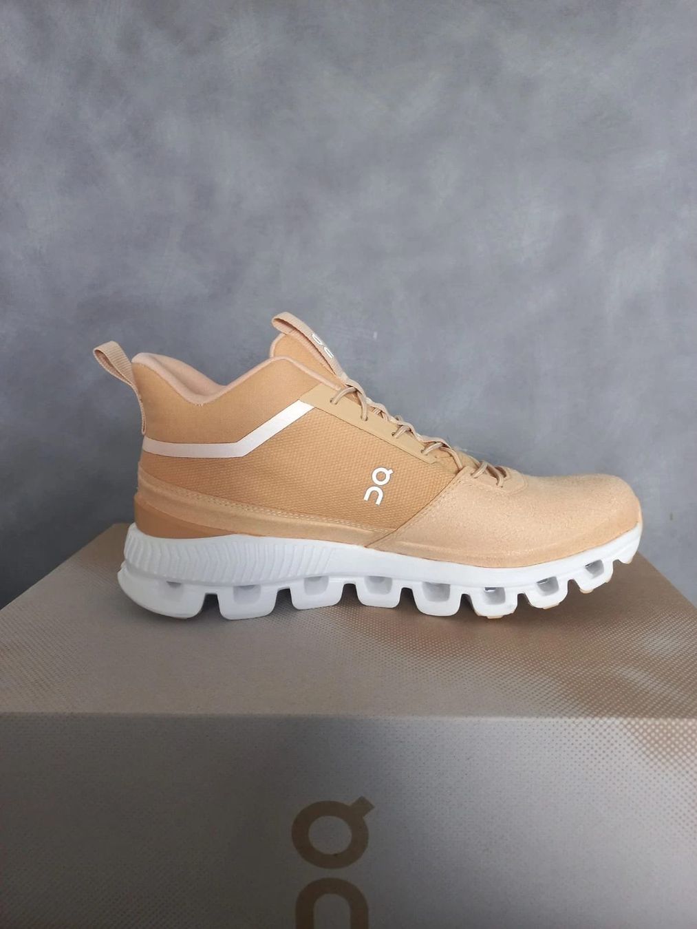 On Chaussures femmes: On Cloud Hi Dune/Sand Pointure 38 – Neuf avec emballage d'origine à Collonges-sous-Salève par MERLE385 1