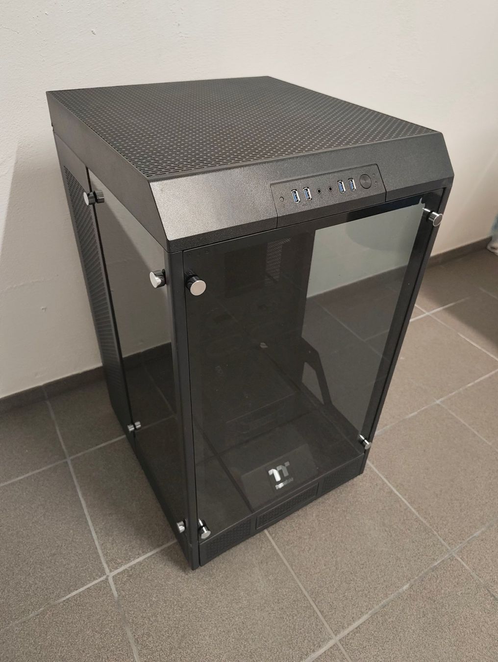 Thermaltake Custodie: Thermaltake The Tower 900, schwarz – Usato da Turgi venduto da Benaya