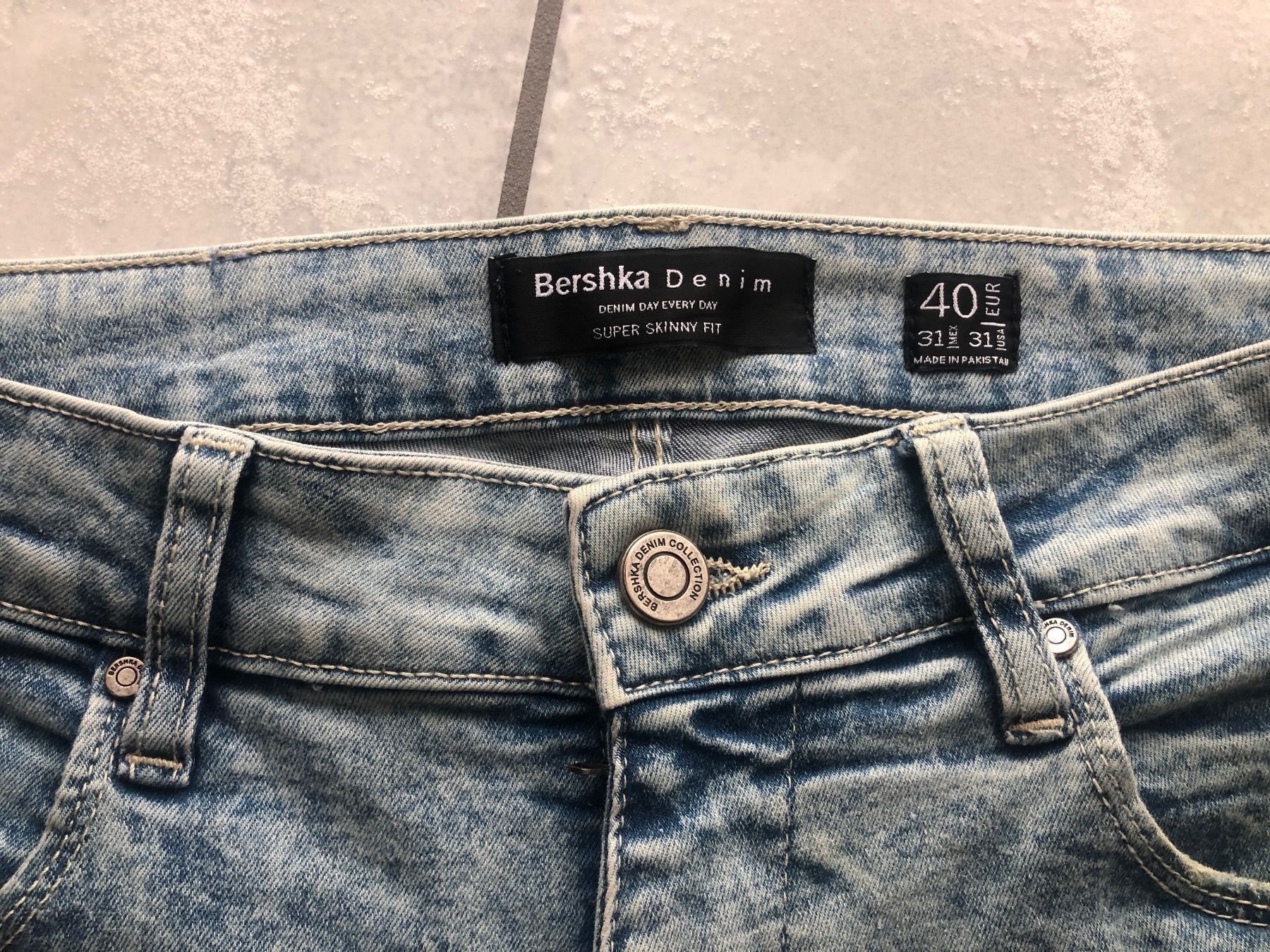Jeans: Jeans SuperSkinny Fit 40/31 – Nuovo (secondo la descrizione) da Hendschiken venduto da Urania 5