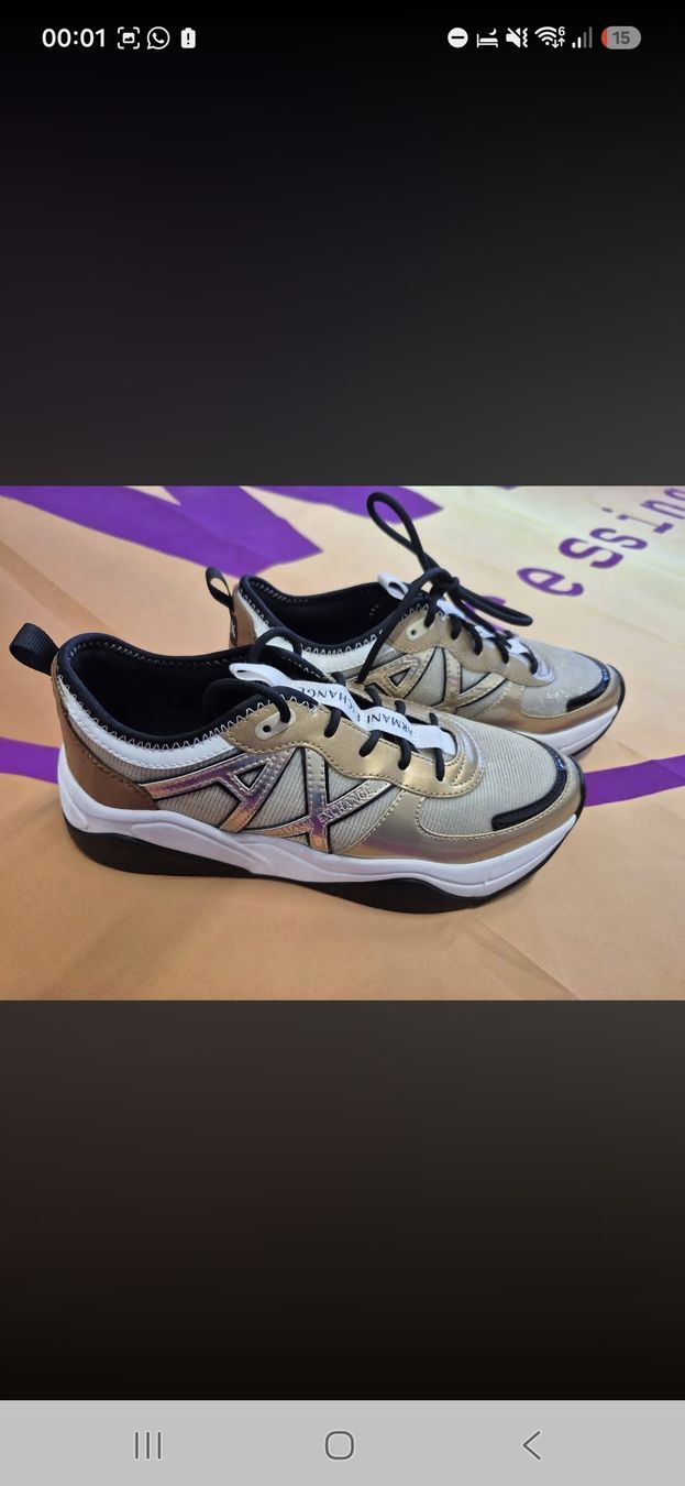 Armani Scarpe da uomo: Baskets Armani Exchange ornées dorées taille 40 comme neuf – Nuovo (secondo la descrizione) da St-Pierre-Clages venduto da _RV 2