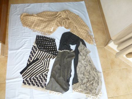 Foulards für Damen aus Wolle (Bottega, Boss, Vitoria Pinto)